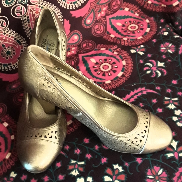 NWOT Life Stride Pumps - Picture 4 of 9